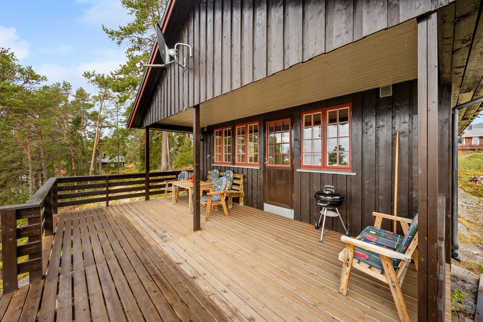 Fra stuen er det utgang til terrasse - ca 25 kvm. Galleribilde