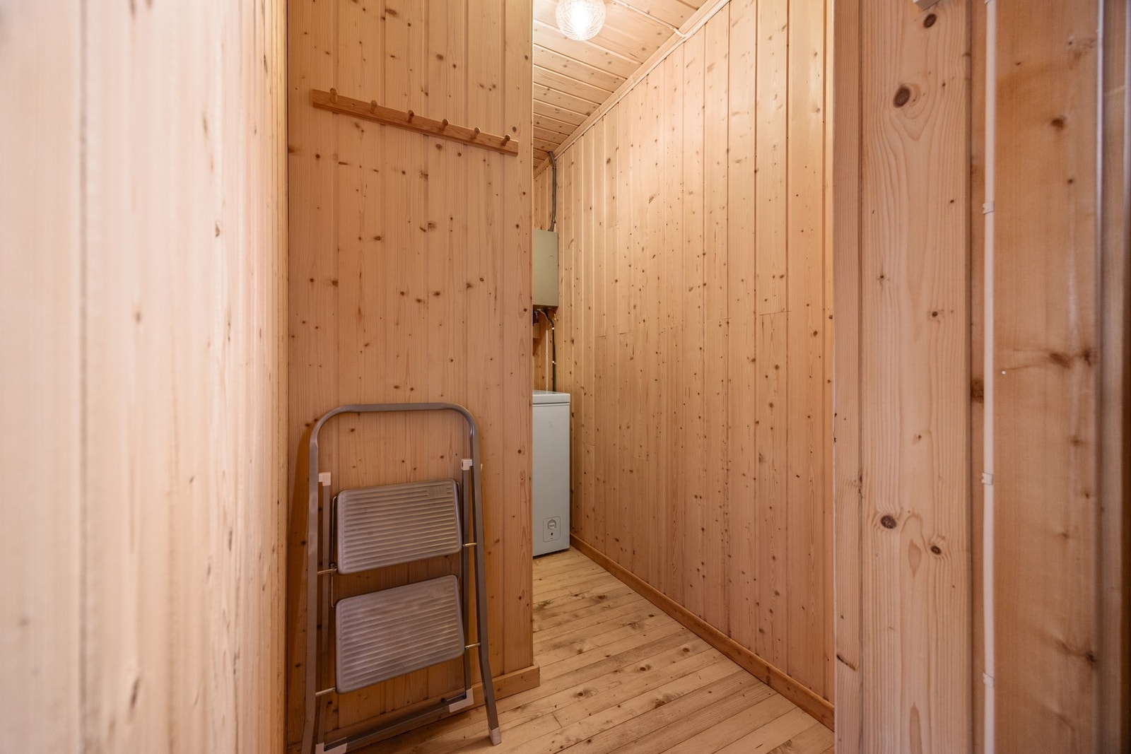 Innenfor entréen er det praktisk innhuk for oppbevaring Galleribilde