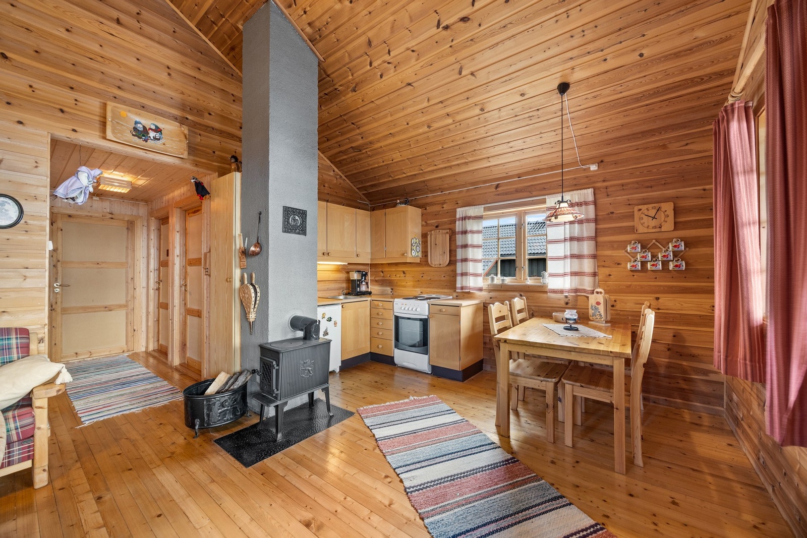 Det er oppvarming fra vedfyring. Galleribilde