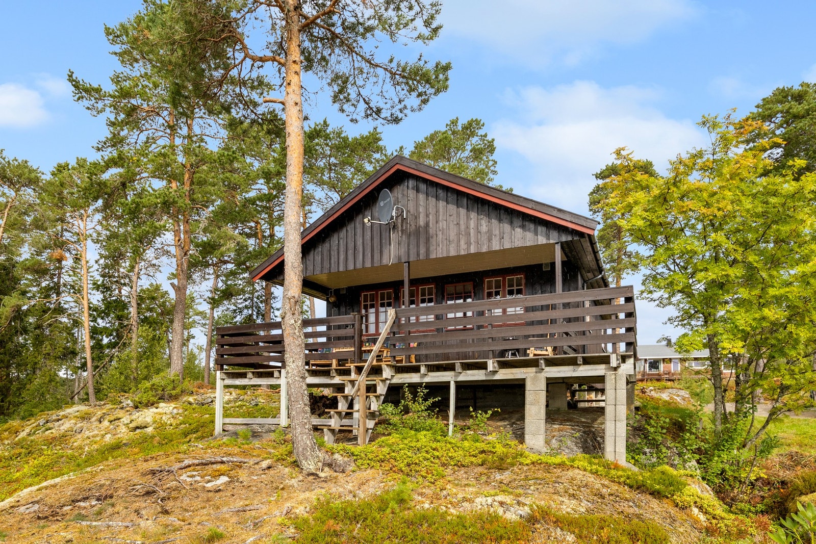 Praktisk hytte med anneks og uthus med do. Galleribilde