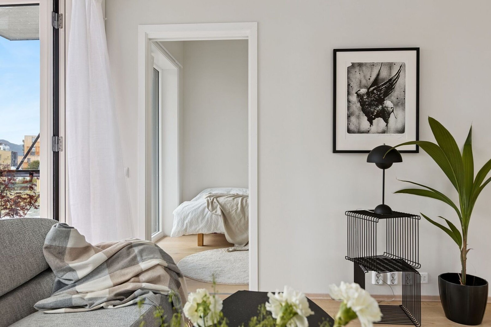 Leiligheten er oppvarmet med vannbåren gulvvarme og har balansert ventilasjon. Galleribilde