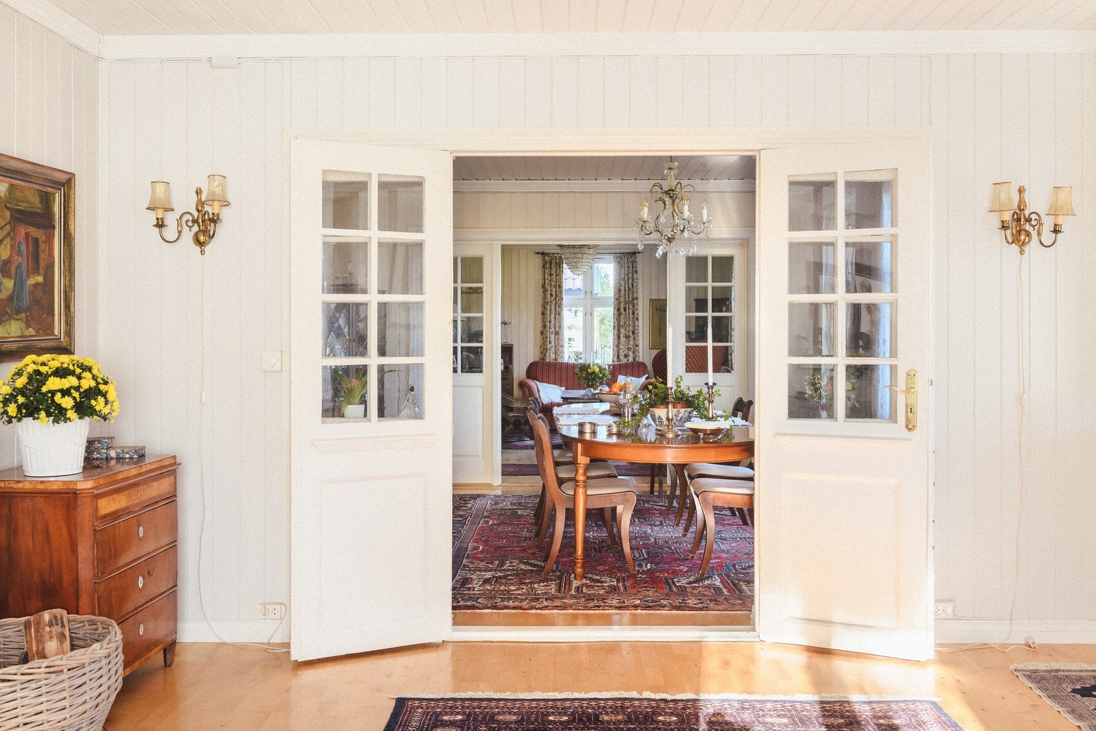 Doble fløydører som kobler stuene. Galleribilde
