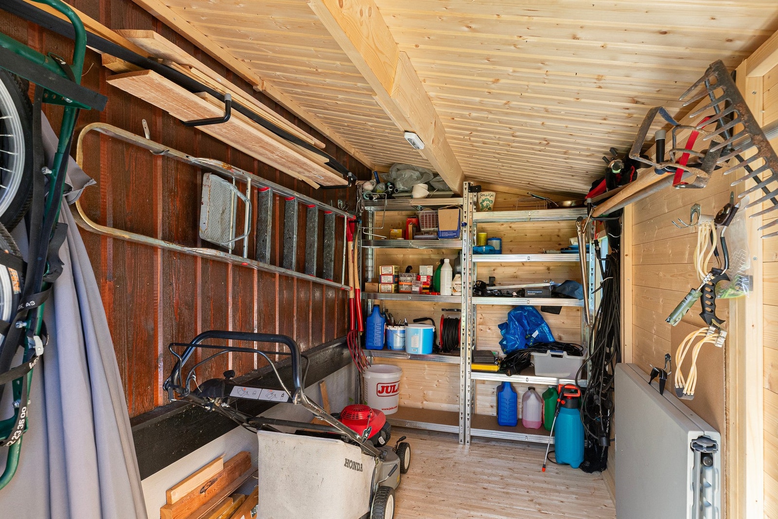 Fra utvendig bod - ypperlig til lagring og oppbevaring Galleribilde