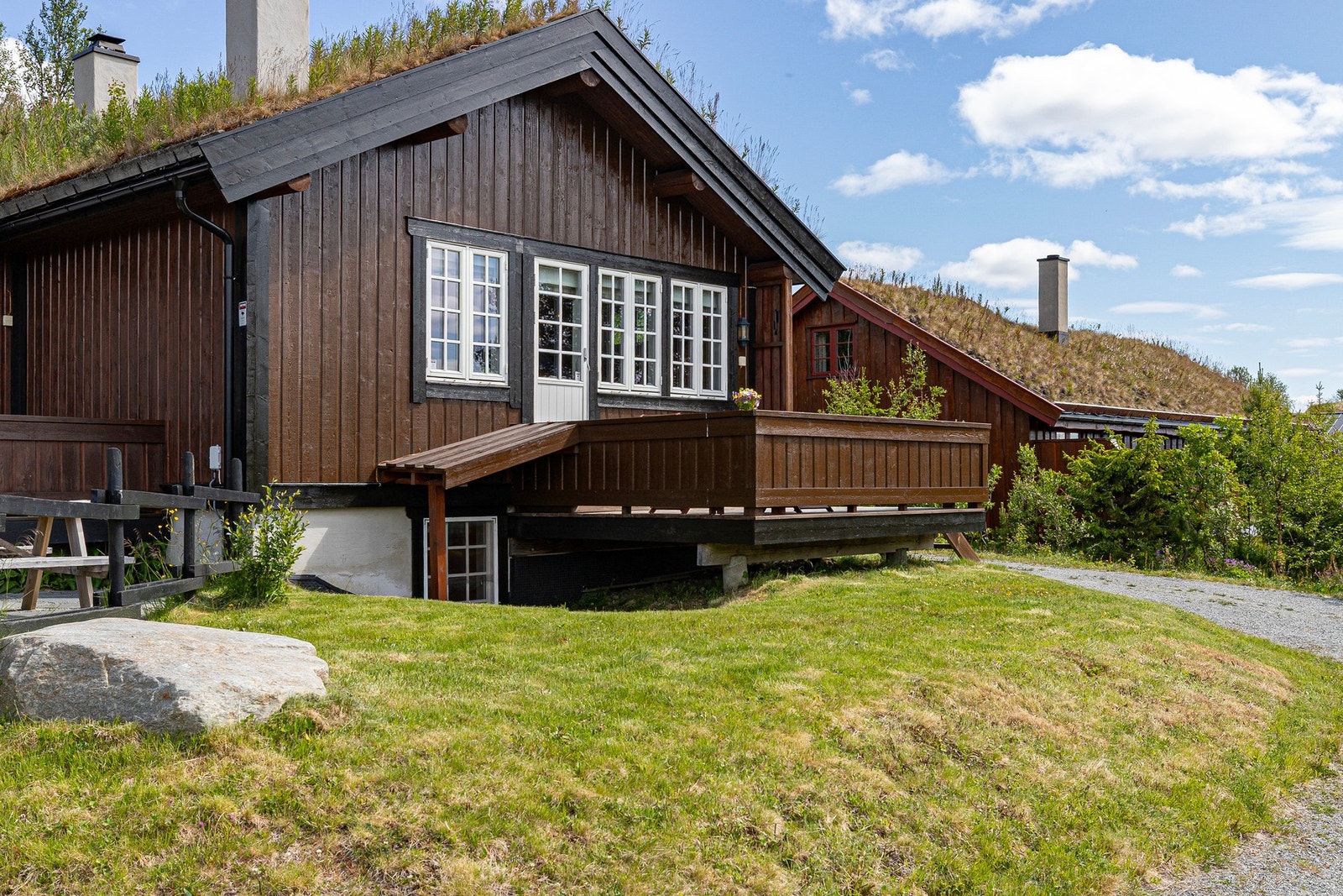 Vi gjør obs på avvik når det gjelder rømningsvei for to av soverommene - se tilstandsrapport Galleribilde