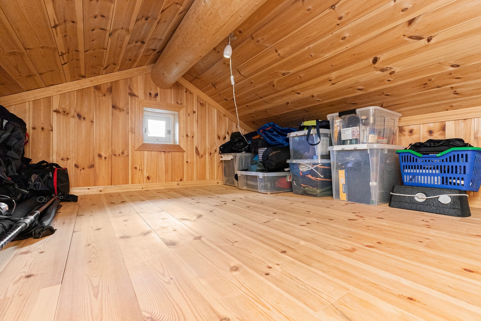 Fra hems - som i dag benyttes til oppbevaring Galleribilde