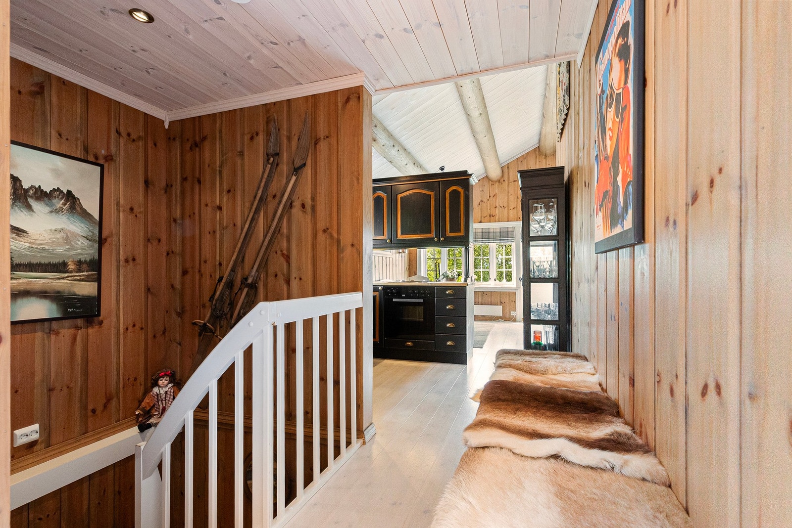 Fra entre mot kjøkken og stue Galleribilde