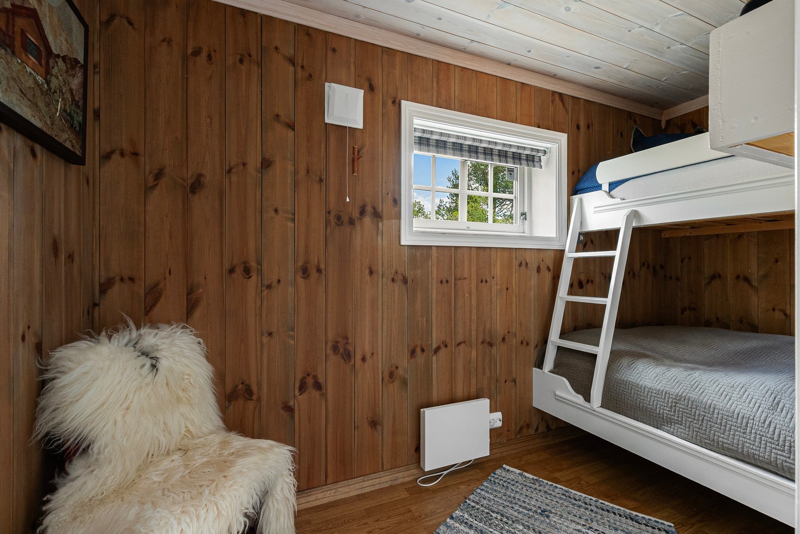 Soverom to har plassbygd familiekøyeseng Galleribilde