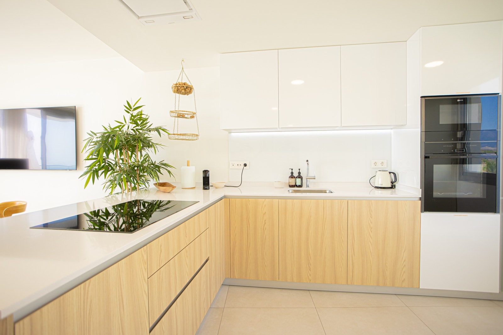 Kjøkken har glatte fronter. Galleribilde