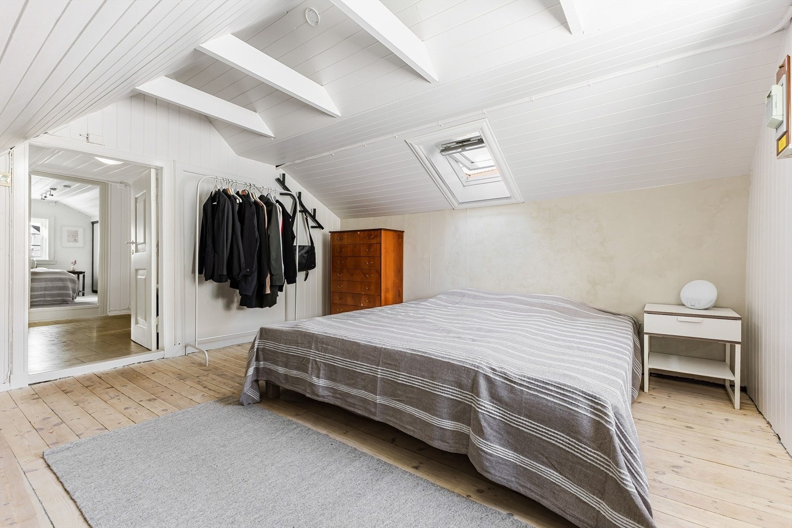 Pent soverom i lyse farger Galleribilde