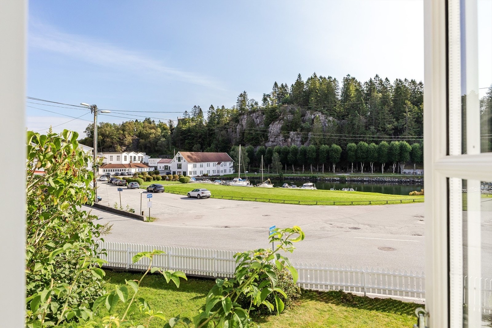 Det nærmeste man kommer sørlands-idyll i Bergen Galleribilde