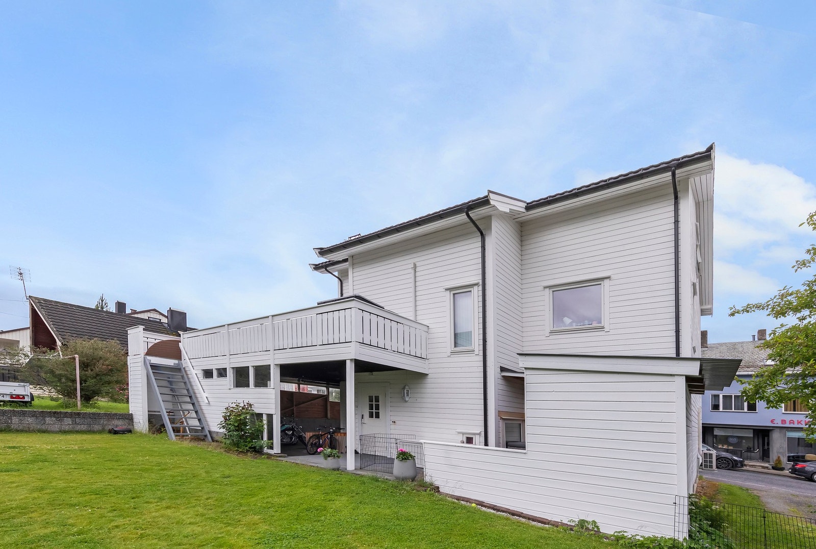 Uteplass på baksiden av huset Galleribilde