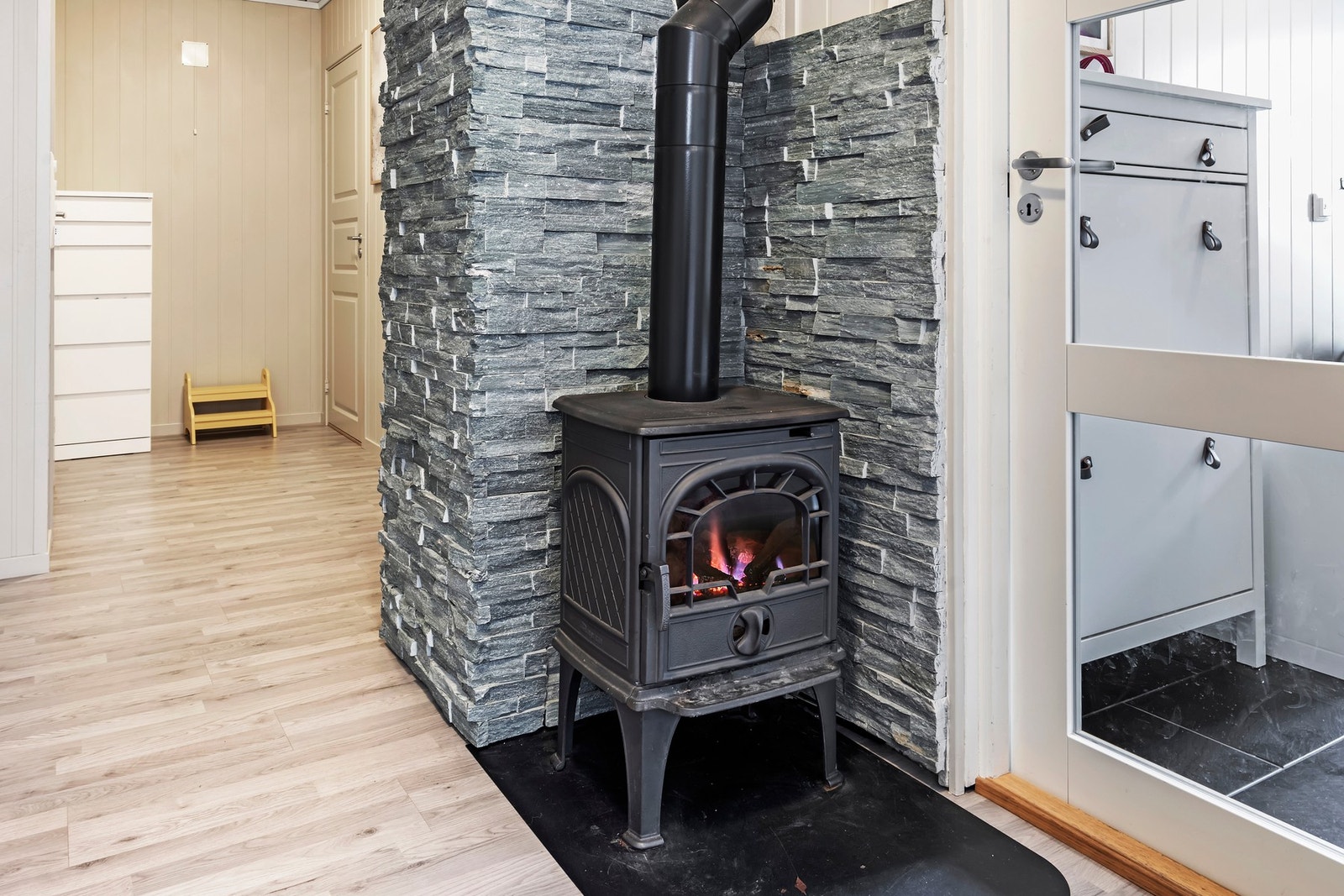 Vedovn og varmepumpe til oppvarming Galleribilde