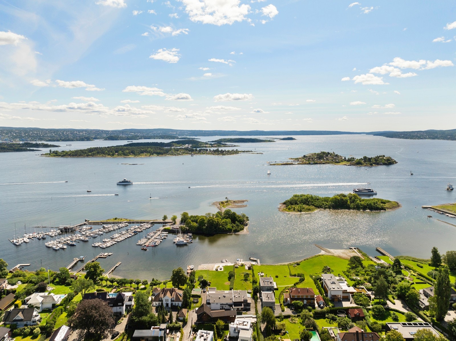 Fra eiendommen har man en nydelig utsikt over Oslofjorden. Galleribilde