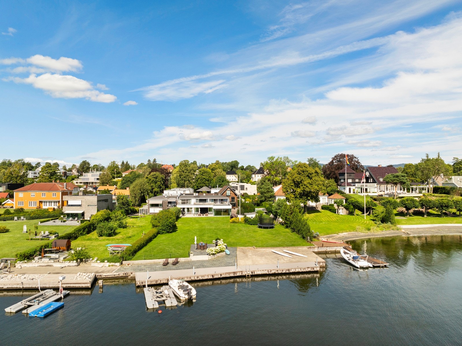Stort privat Bryggeanlegg med egen strandlinje. Galleribilde
