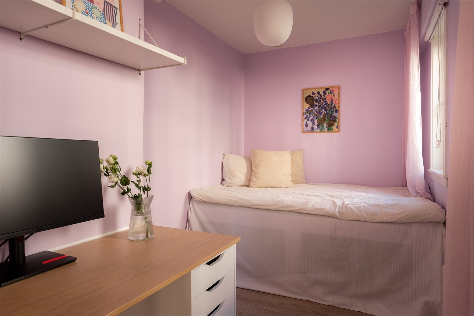 Dette rommet er i dag innredet som gjesterom og kontor, med smarte løsninger. Galleribilde