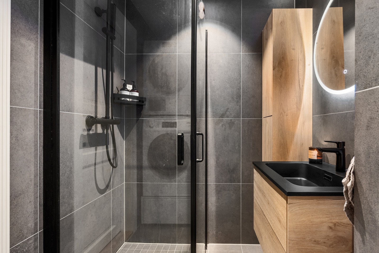 Badet ble pusset opp i 2023, og fremstår som stilfullt og moderne. Galleribilde