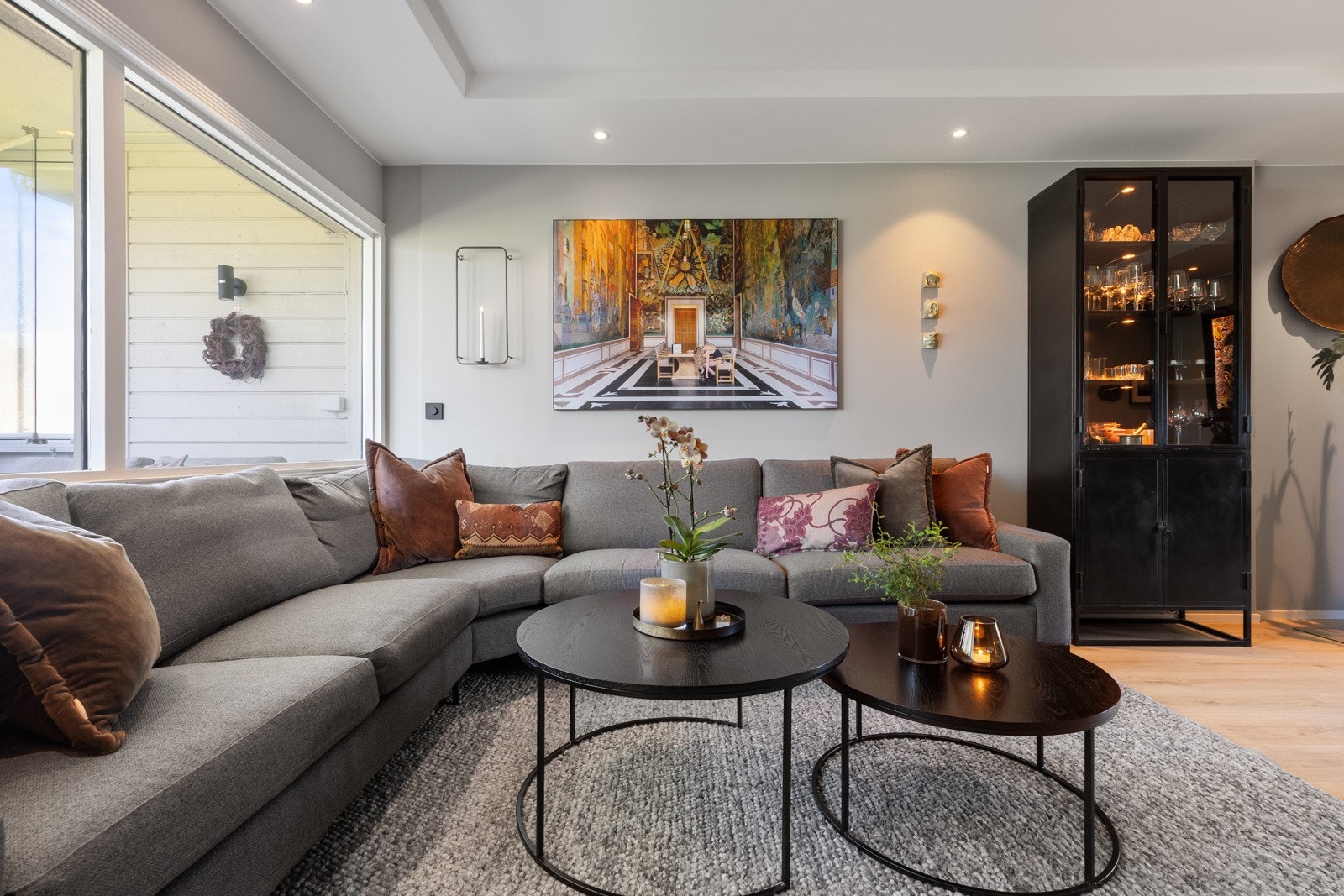 Det stilrene farge- og materialvalget gir rom for egen, kreativ innredning. Galleribilde