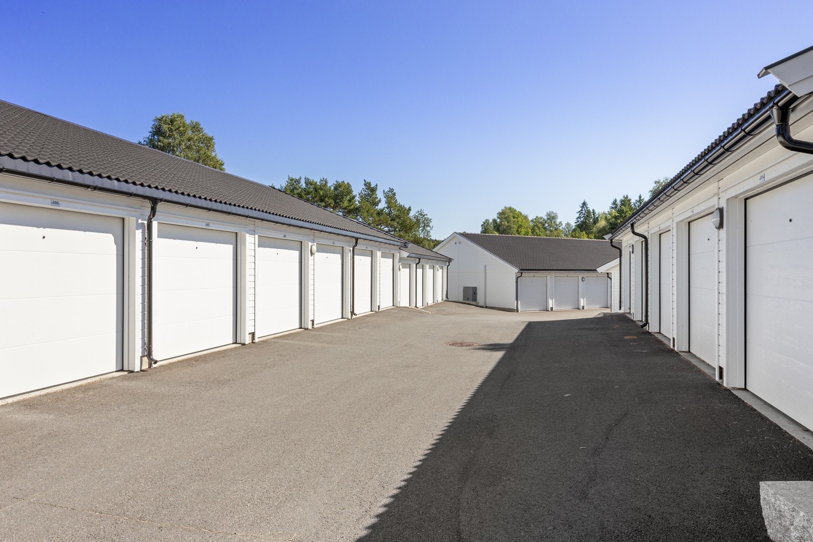 Det er mulighet for kjøp av garasjeplass med elbillader. Galleribilde