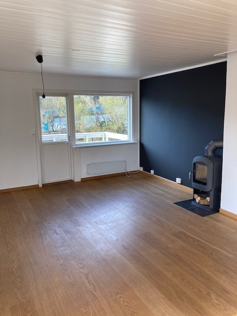 Stue med peis og utgang balkong Galleribilde
