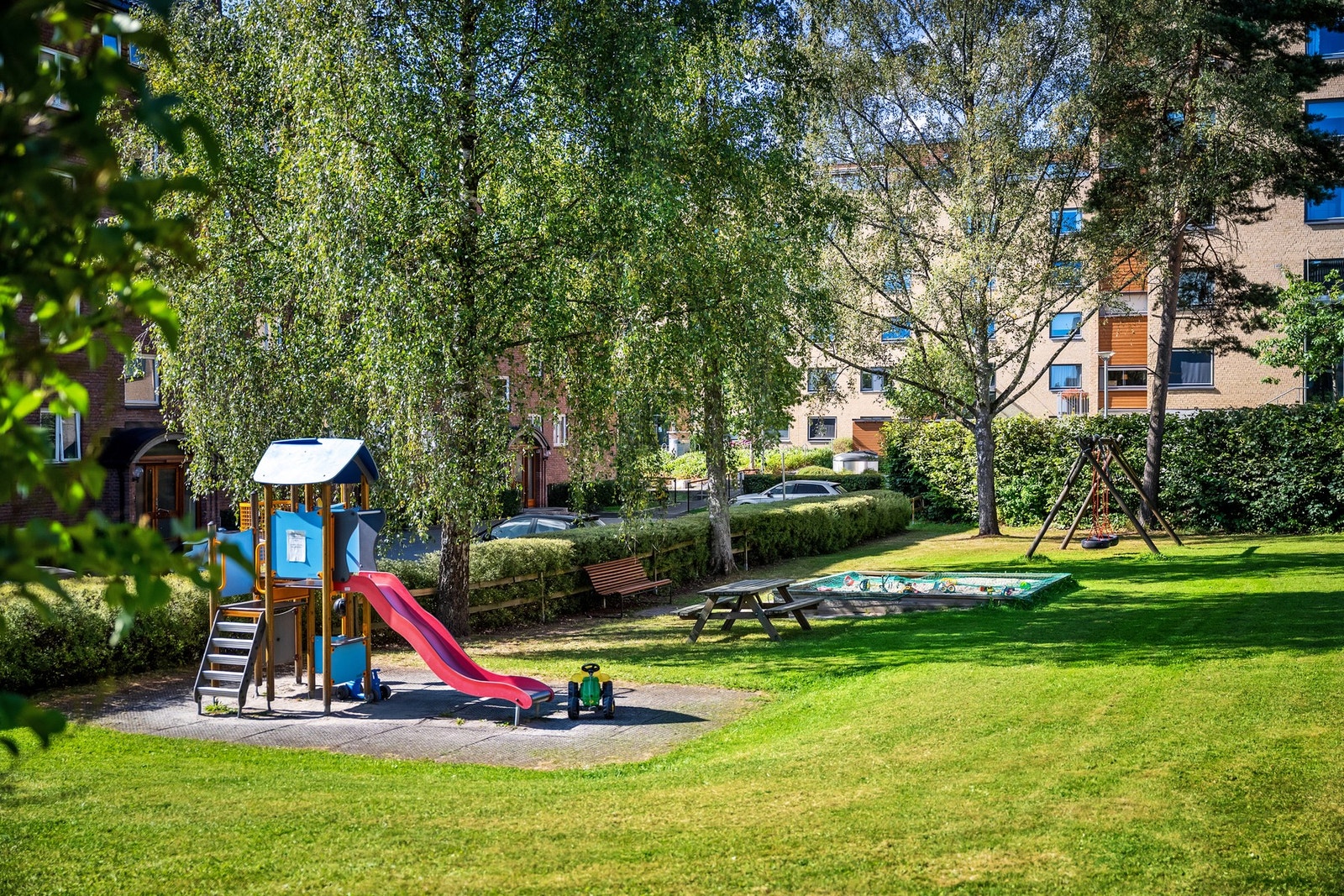 Barnevennlig nabolag - Trygge og rolige omgivelser med nærhet til parker og natur. Galleribilde