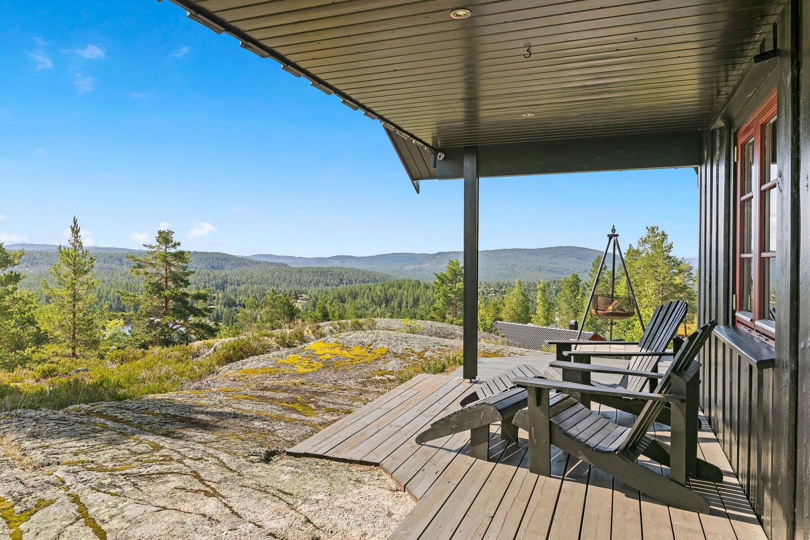 Dette er en deilig uteplass med takoverbygg. Galleribilde