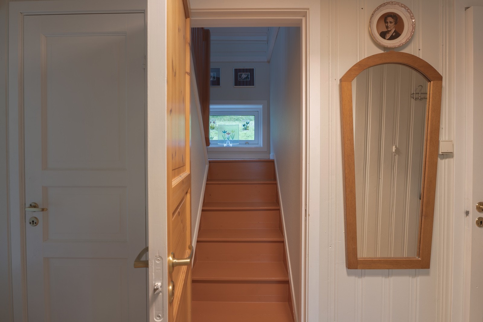 Trapp opp til loftsetasjen - selgers egne bilder Galleribilde