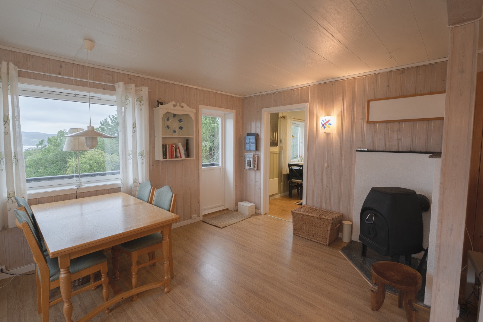 Fra stuen er det direkte utgang til verandaen - selgers egne bilder Galleribilde