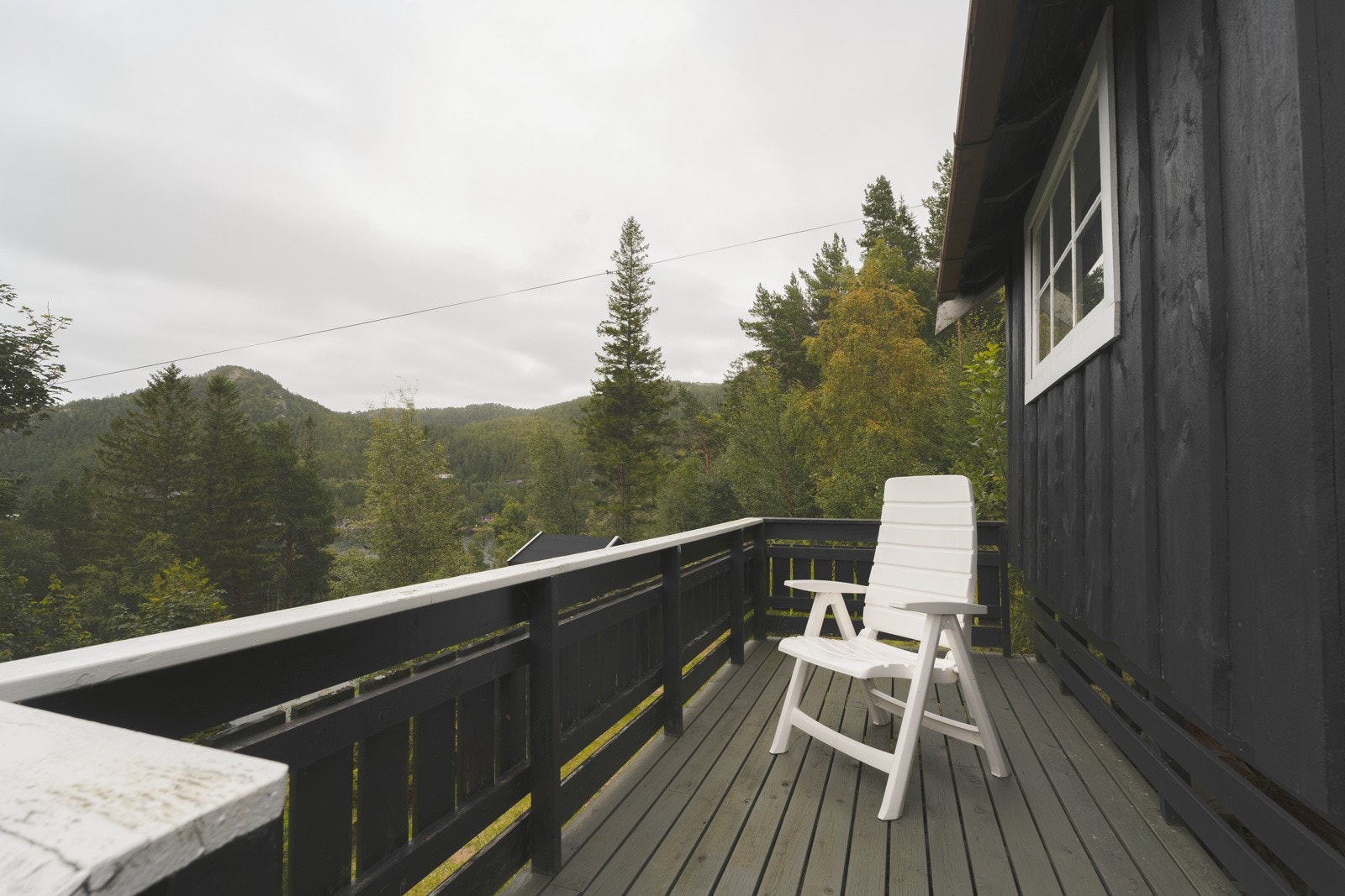 Annekset har til og med en egen terrasse man kan møblere med ønskelig utemøblement! Galleribilde
