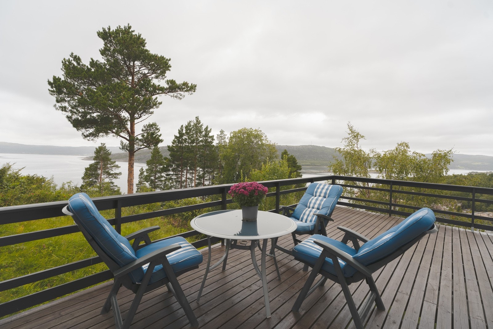 Her kan man nyte sosiale kvelder med fantastisk utsikt sammen med venner og familie! - selgers egne bilder Galleribilde