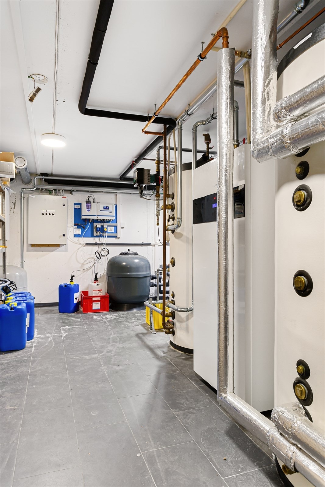 I underetasjen er bl.a. heisrom, ventilasjonsrom, 2 tekniske rom og 3 boder Galleribilde