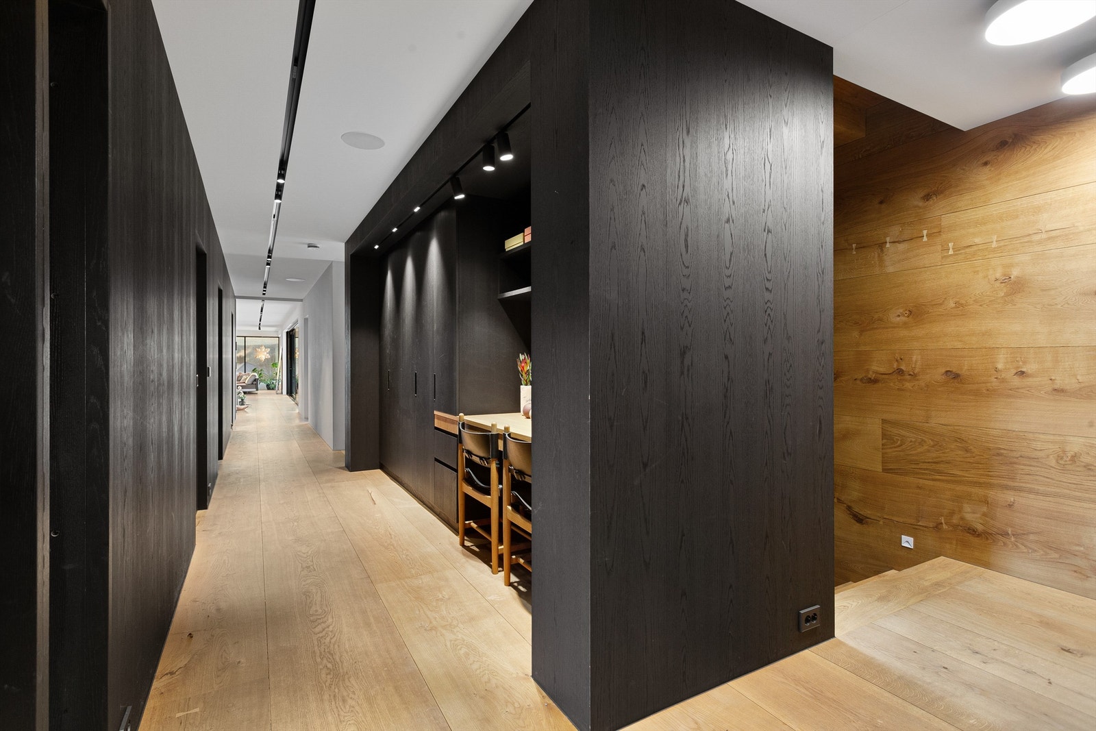 Det er også en plassbygget kontorplass i nisjen Galleribilde