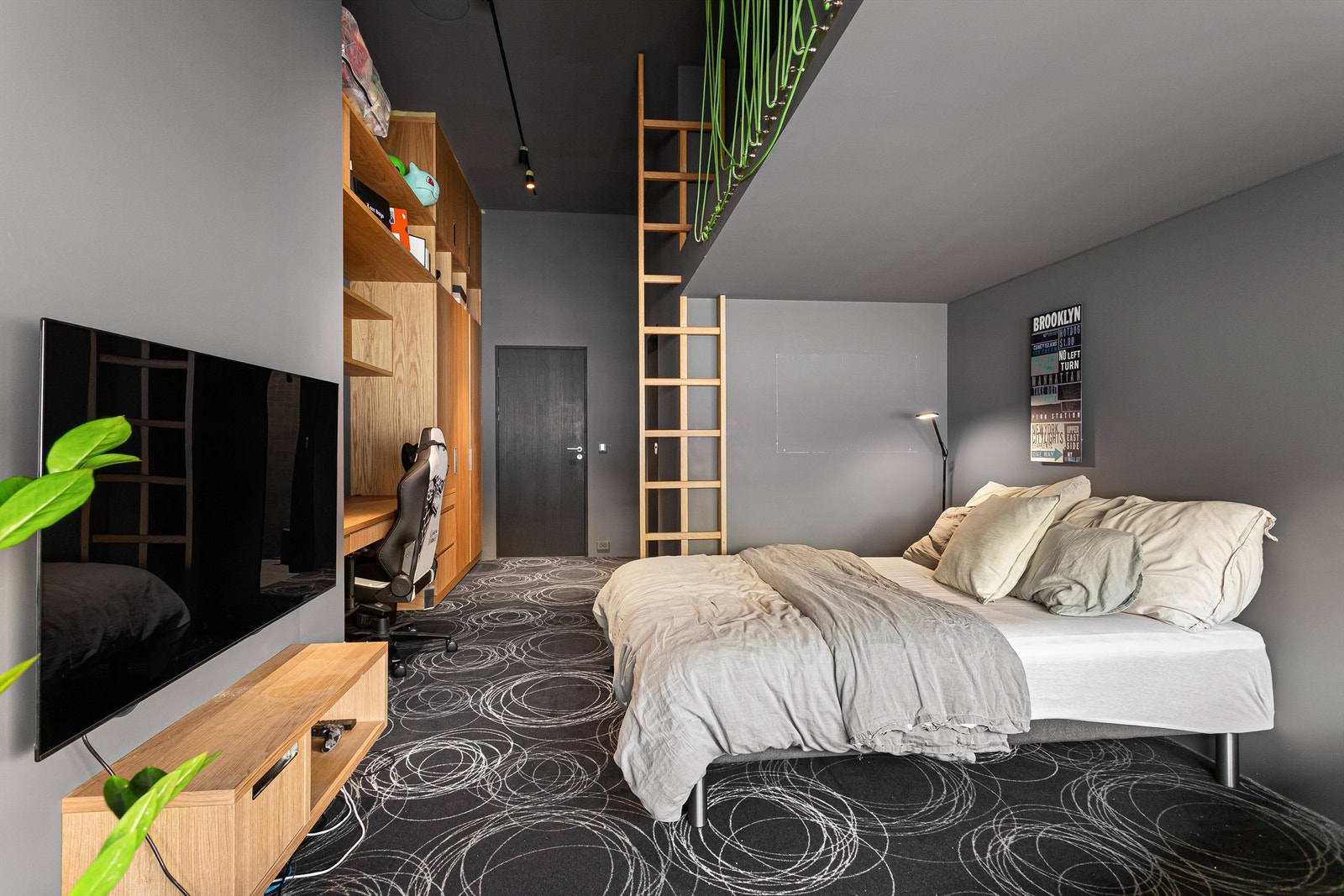 Boligen har 5(6) soverom hvorav 3 har eget bad Galleribilde