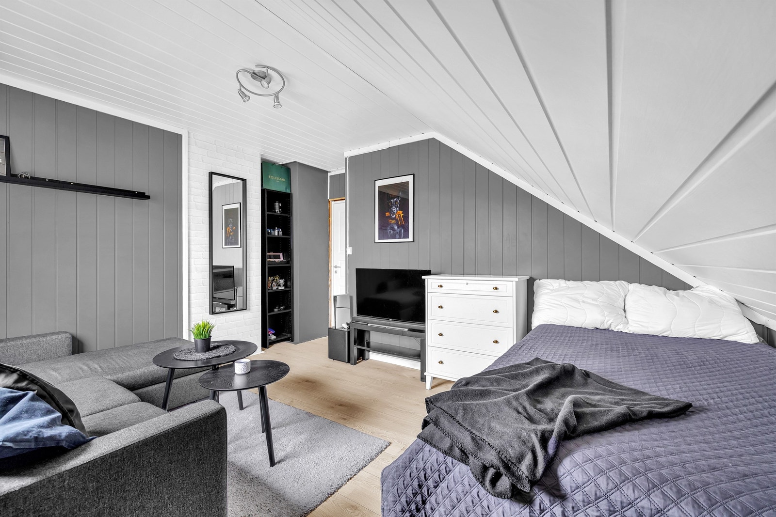 Alle soverom er praktisk plassert i loftsetasjen. Galleribilde