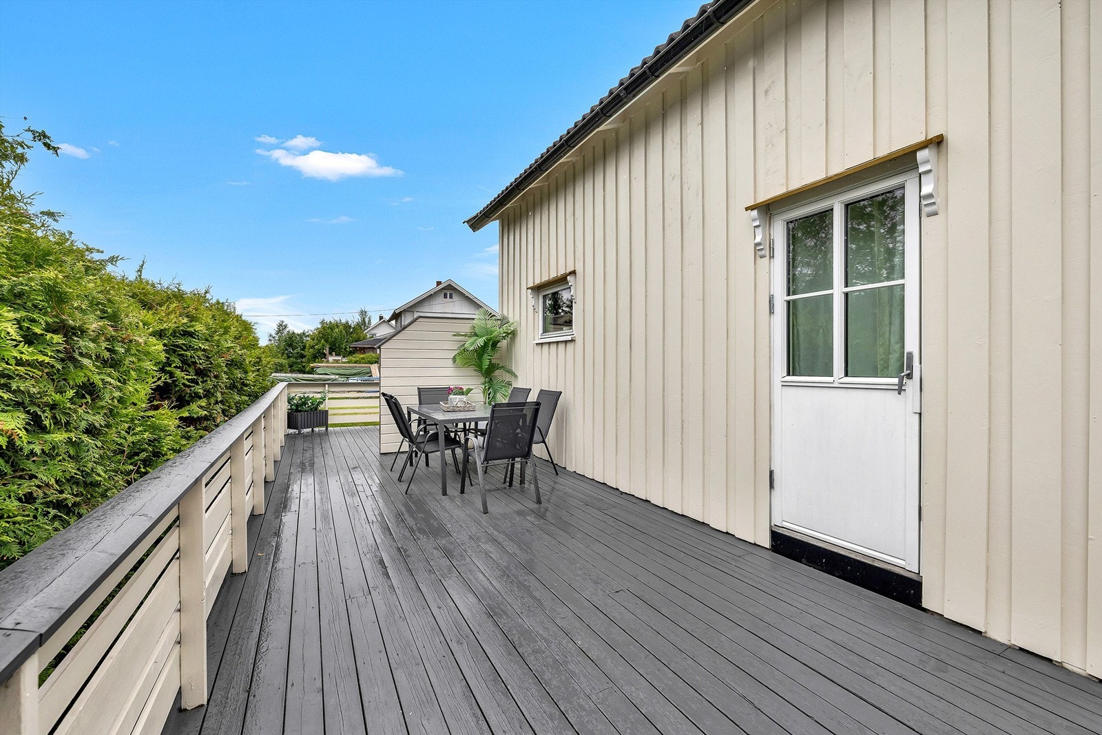 Boligen har hele 41 kvm terrasse med flere møbleringsmuligheter. Galleribilde
