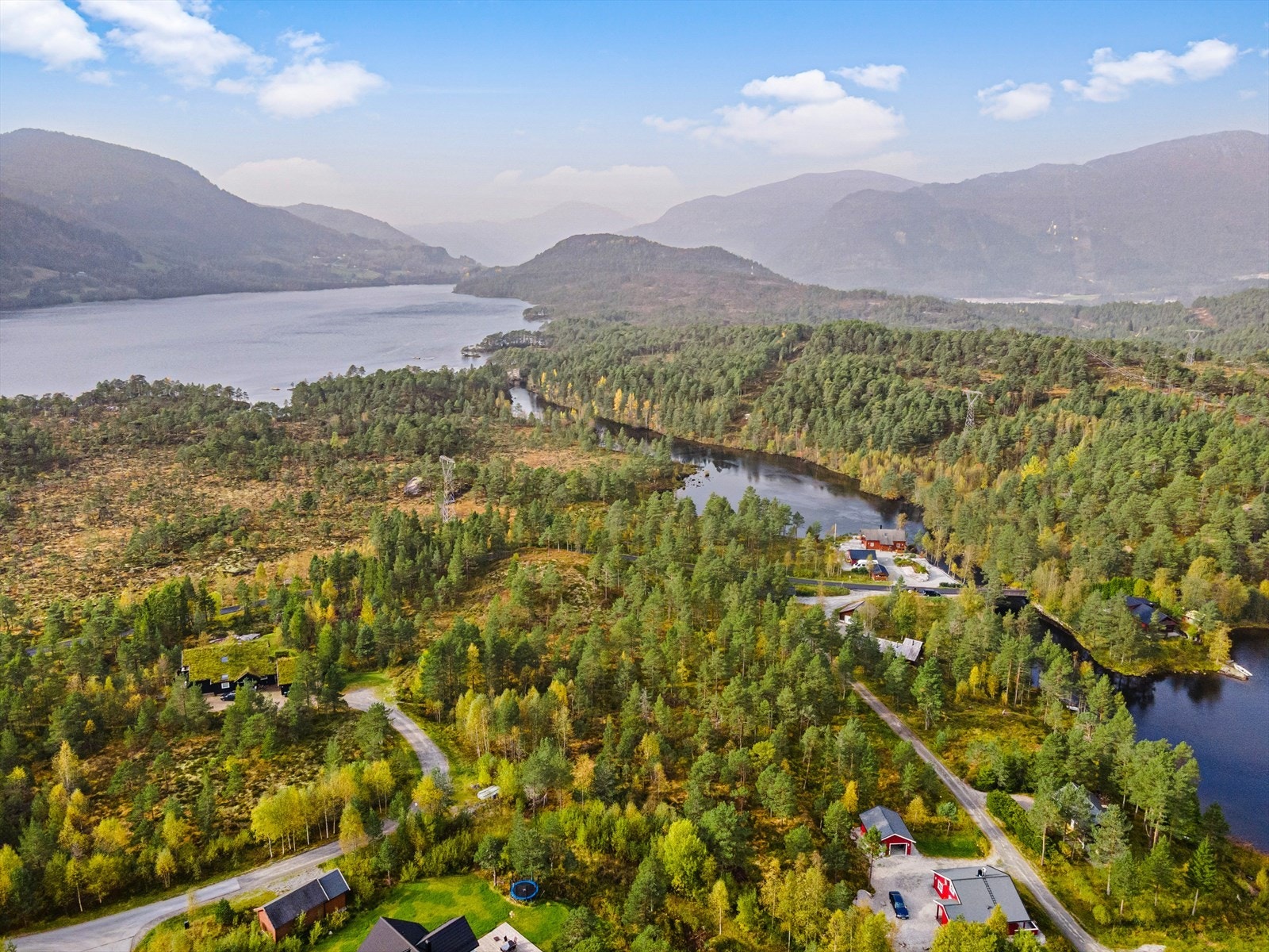 Fredeleg og idyllisk beliggande bustadfelt - berre 15 min køyring frå Førde sentrum Galleribilde