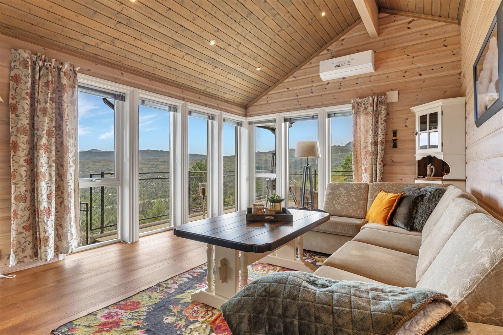 - Hytten har et samlet BRA-i på 120m², med en praktisk planløsning - Galleribilde