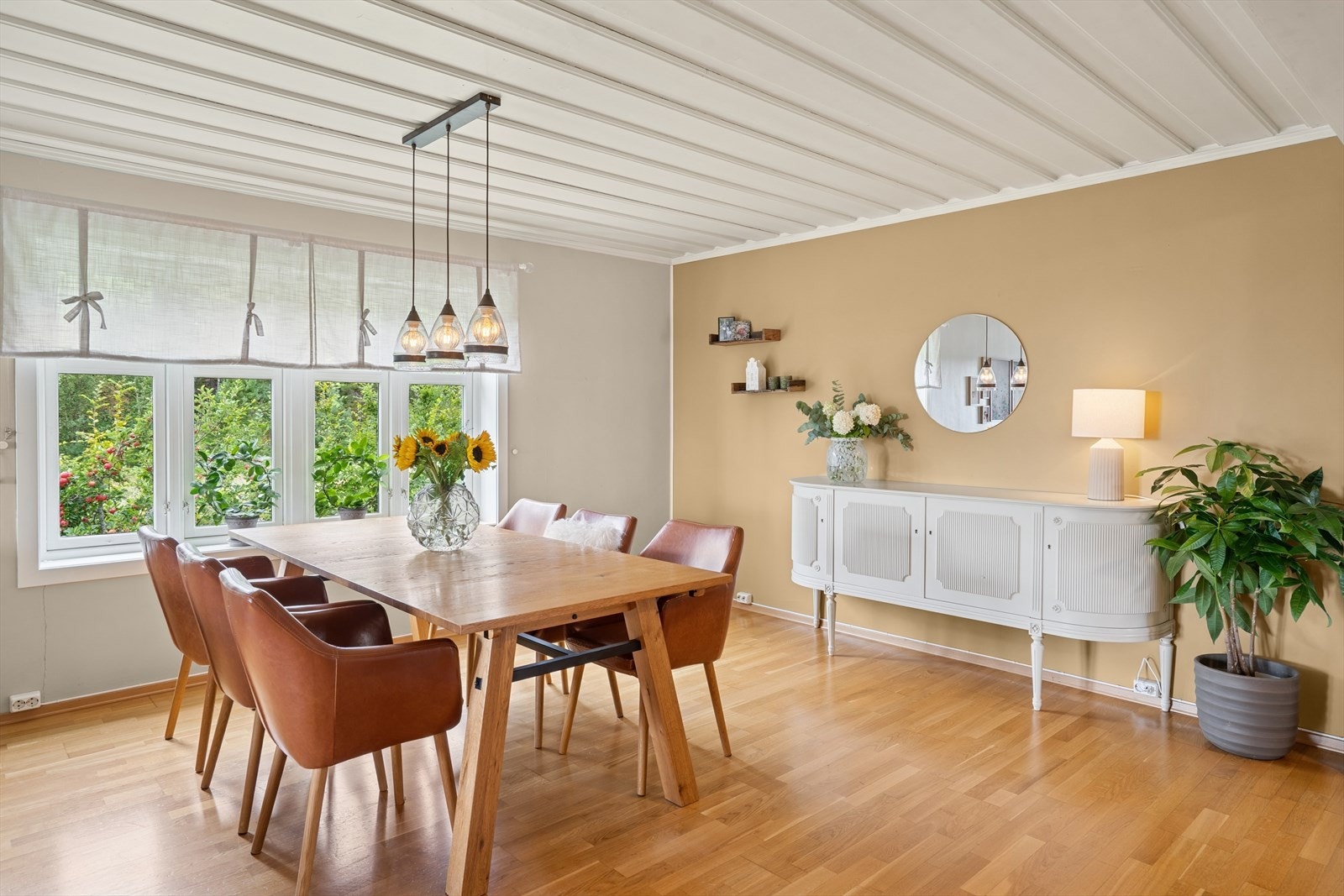 Det er plass til et stort spisebord Galleribilde