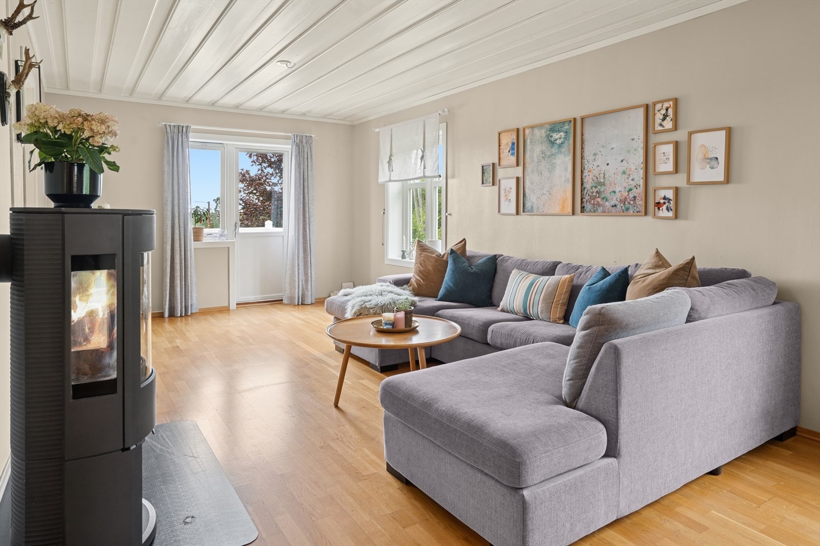 Stuen har vedovn Galleribilde