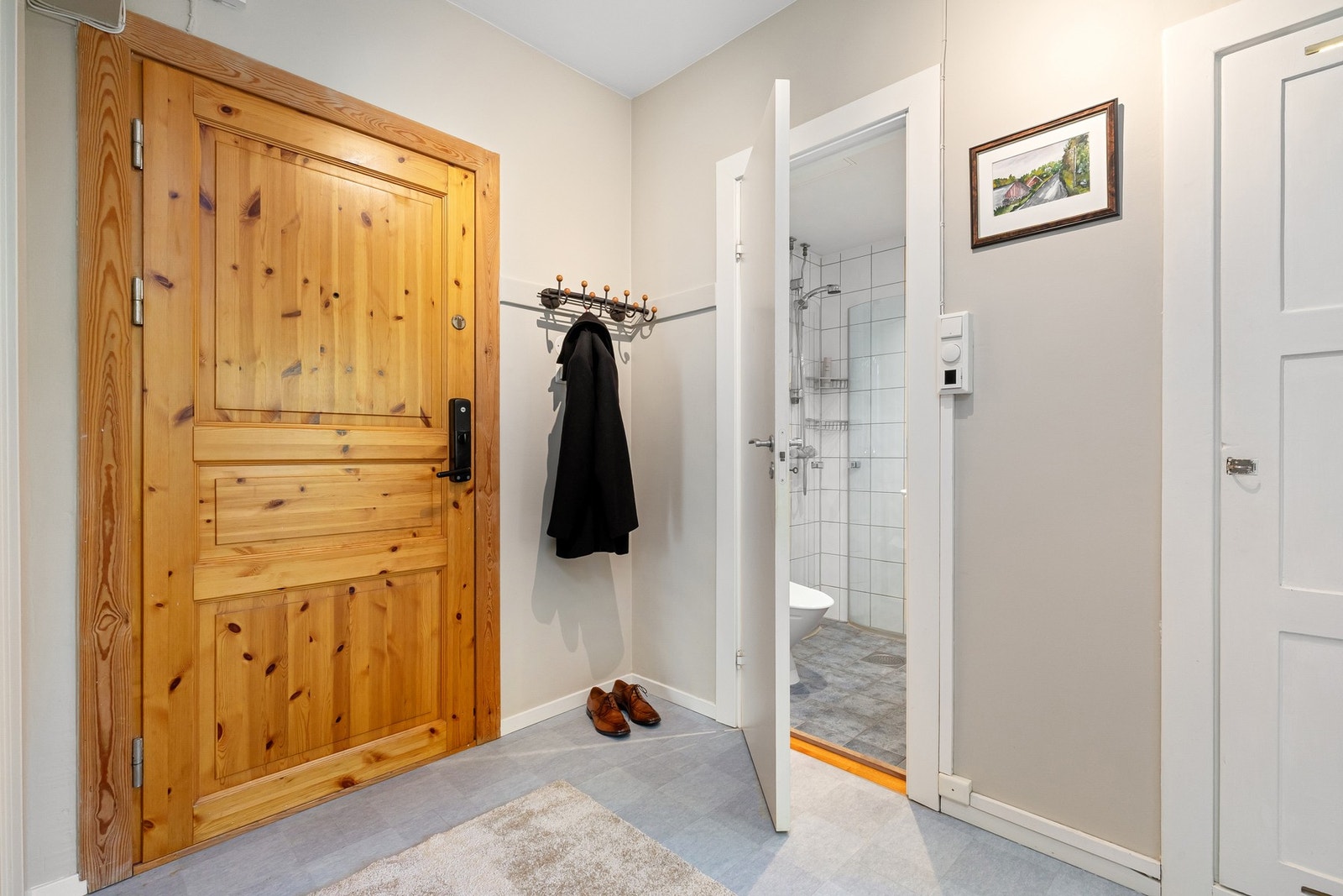 Nøkkelfri adgang via app eller brikke i borettslaget + Yale Doorman inn til boligen gjør at du får en nøkkelfri hverdag Galleribilde