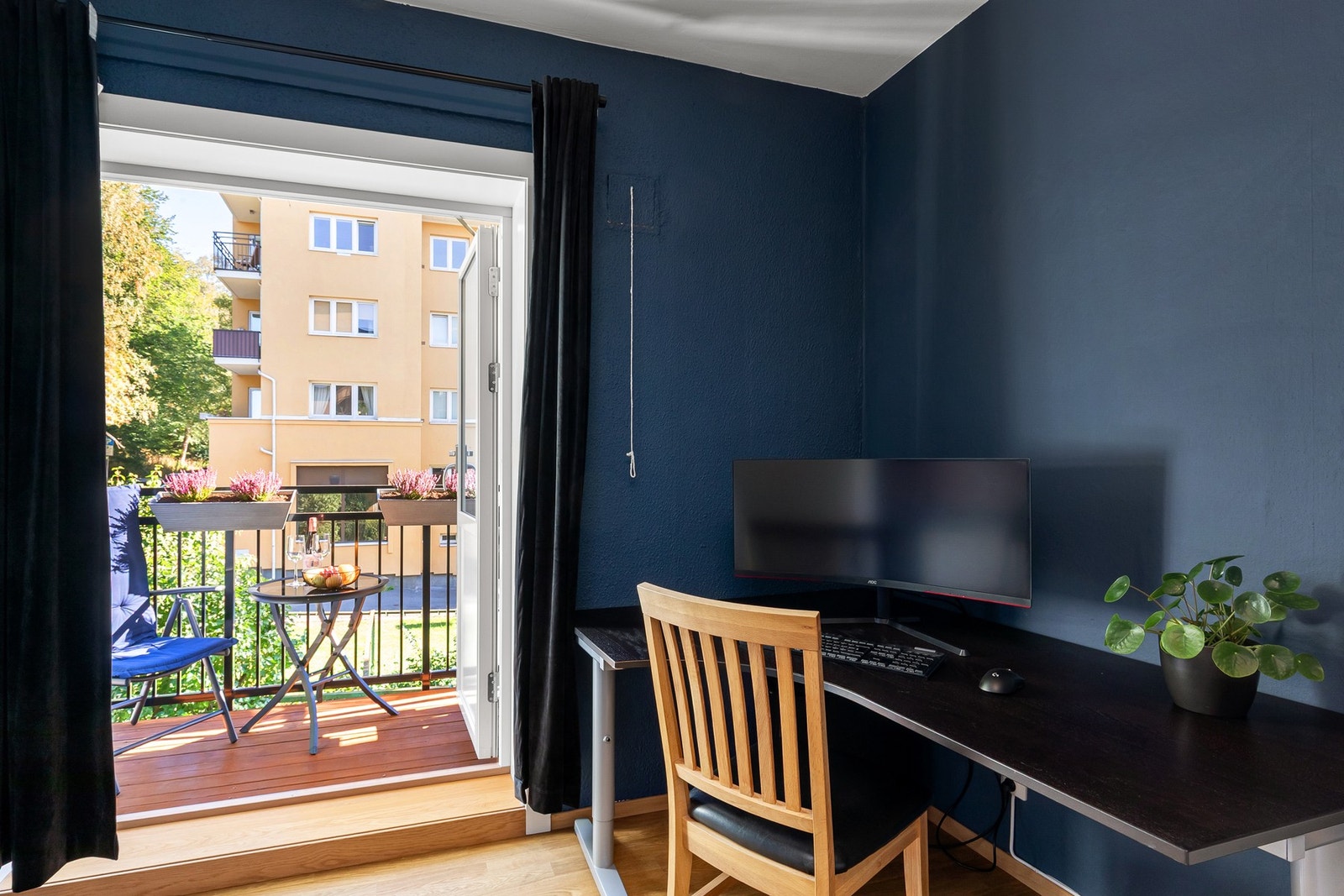 Vinduer og doble balkongdører ble byttet i 2014 i regi av borettslaget. Galleribilde