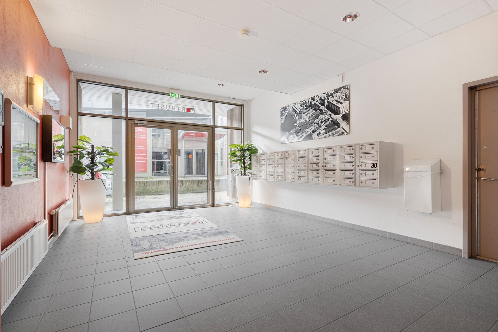 Lyst og innbydende fellesområde som gir et godt førsteinntrykk. Galleribilde