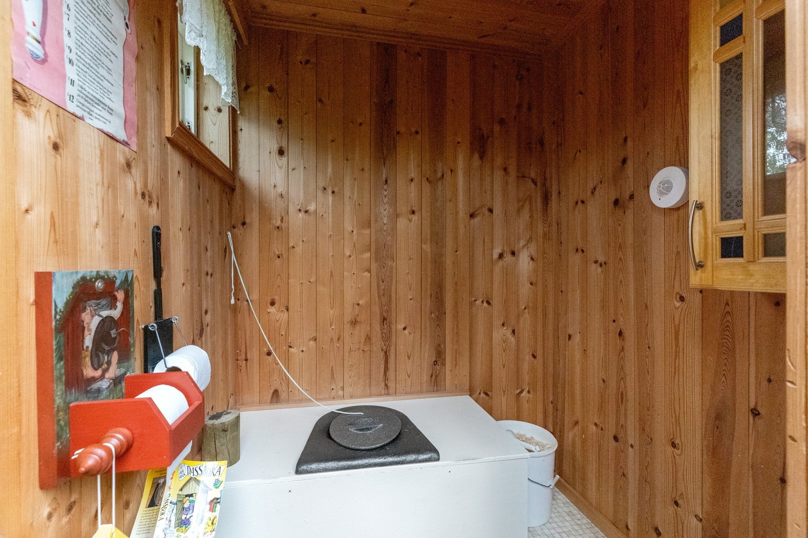 Lys og trivelig utedo. Galleribilde