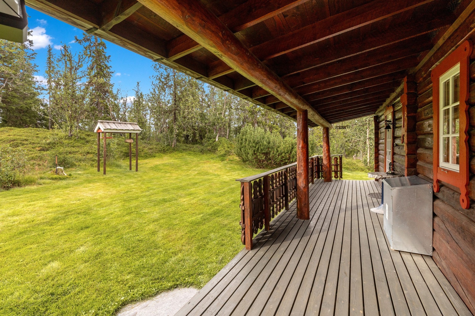 Overbygd terrasse ved inngangsparti. Galleribilde