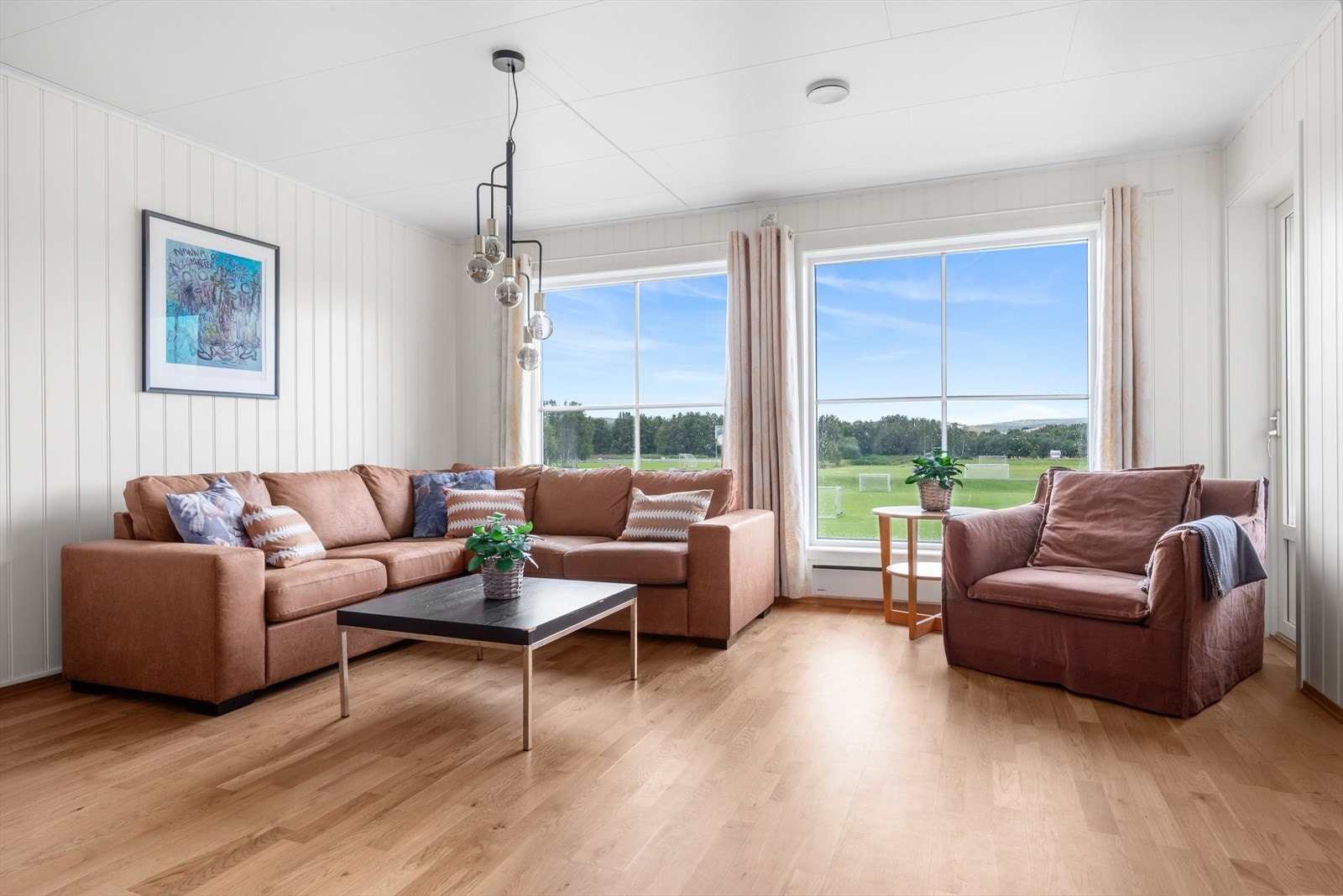 Her får du en stor og flott selveierleilighet med hele 4 soverom Galleribilde