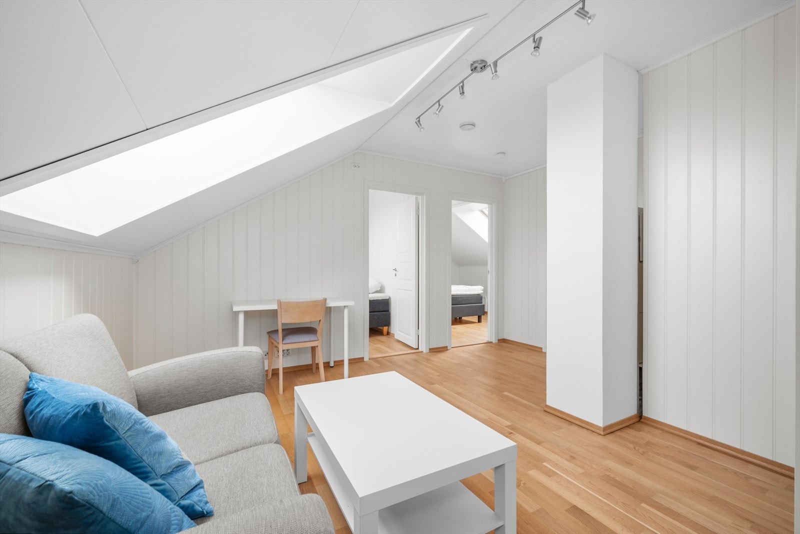 Beveger vi oss opp til loftet vinner vi en praktisk loftstue Galleribilde