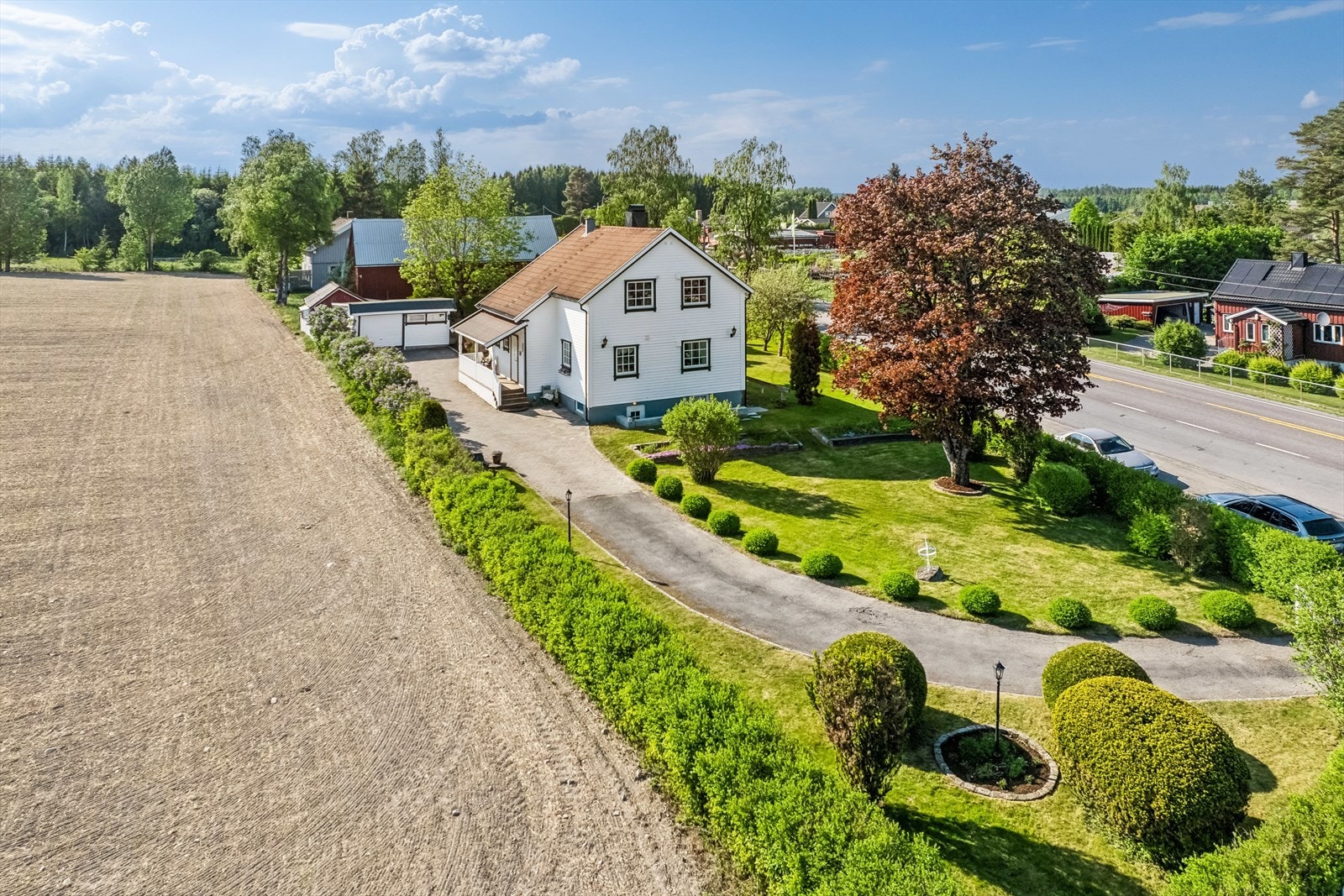 Eiendommen har en landlig beliggenhet på Kråkstad i Nordre Follo kommune Galleribilde