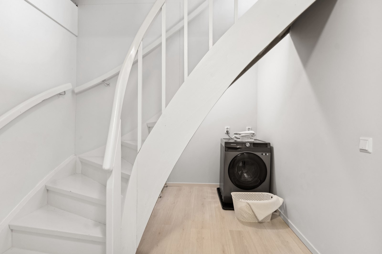 Trappegang ned til kjeller Galleribilde