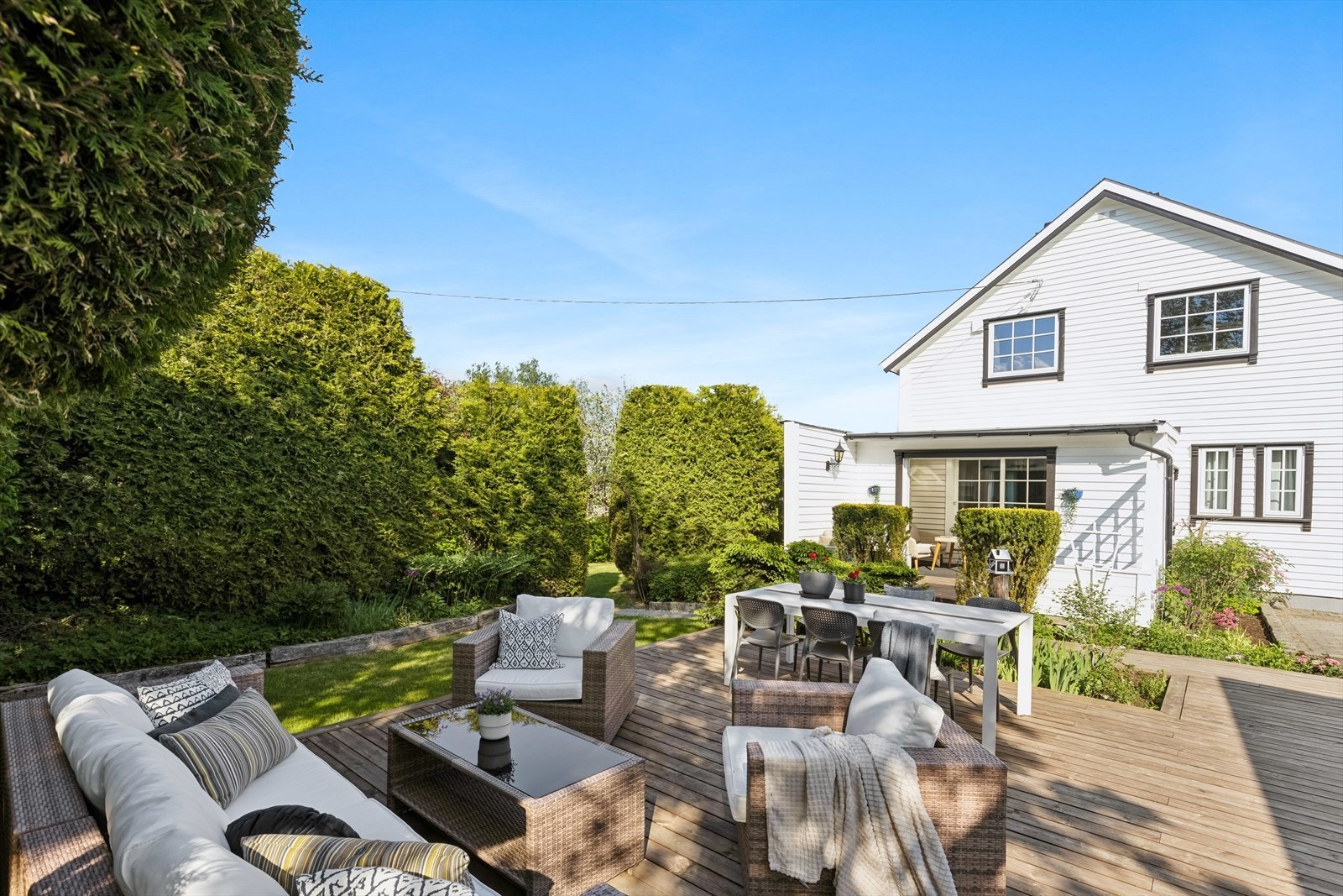 Uteplassen ligger skjermet til for innsyn Galleribilde