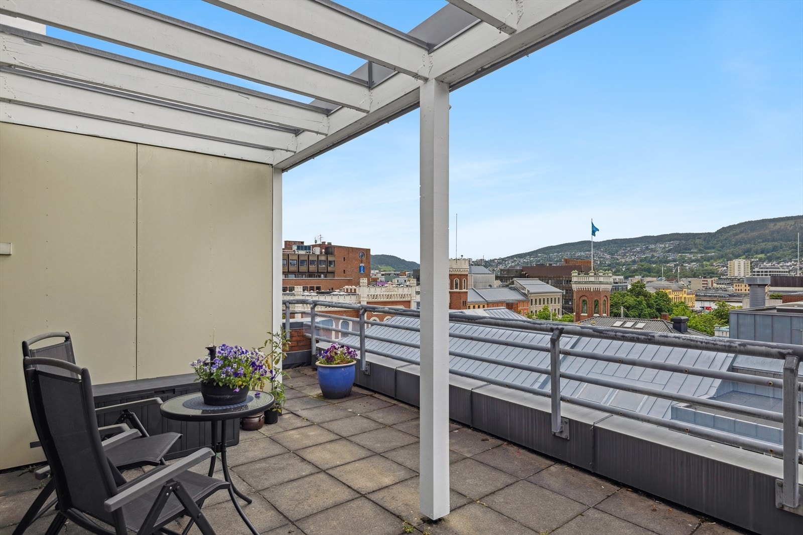 Felles takterrasse med flott utsikt. Galleribilde
