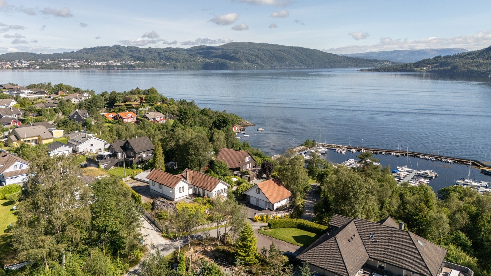 EIENDOMSMEGLER / SALGSLEDER / PARTNER KEN MARTIN WIGAND PRESENTERER STEIESTØVEGEN 721 Galleribilde